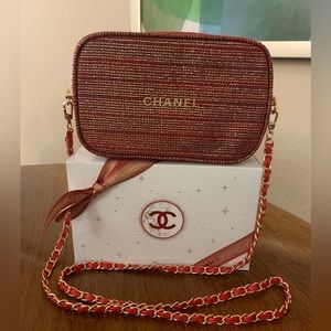New in Box CHANEL Beauty Makeup Bag to Crossbody Bag Purse Red Gold Tweed
